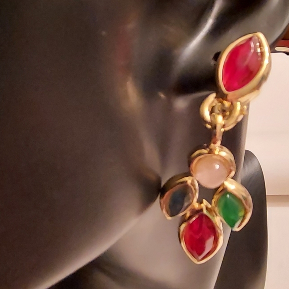 Multicolored gold tone clip on earrings - Picture 4 of 13